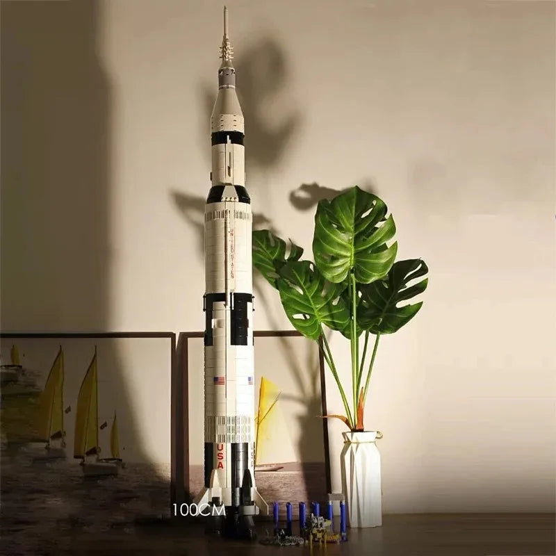 The Apollo Saturn V | 39in/100cm